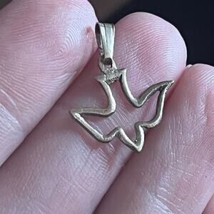 Vintage 14 K Gold Tiny Dainty Bird Charm Pendant for Necklace
